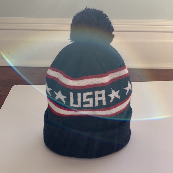 USA Winter Hat w/PomPom - Picture 4 of 4
